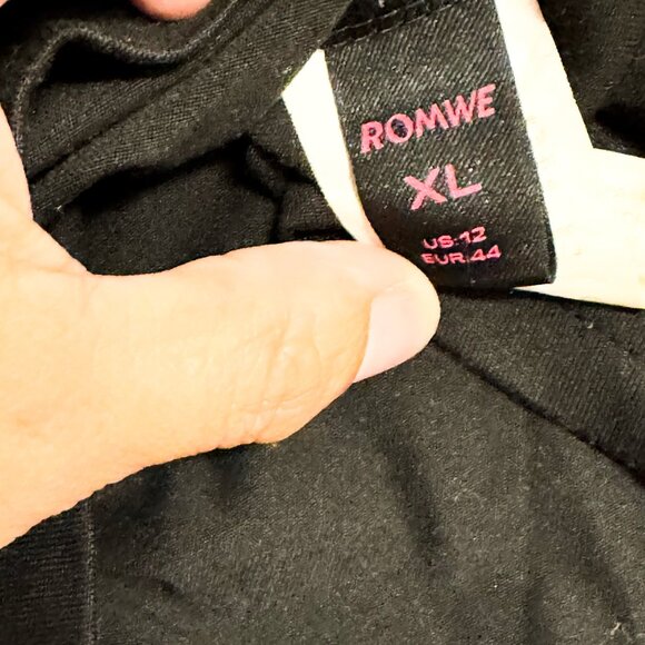 ROMWE Black Off Shoulder Star Print Top Size XL | Y2K Grunge Graphic Tee - Picture 4 of 4